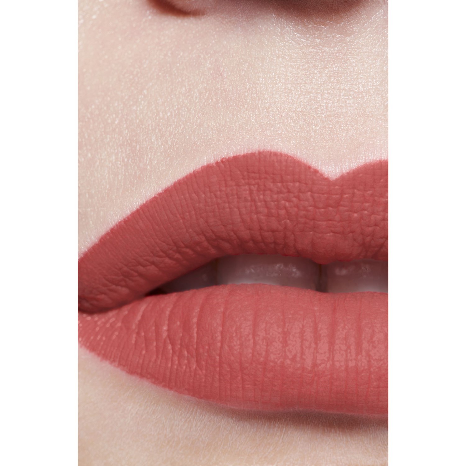 LA BARRA DE LABIOS LÍQUIDA MATE INTENSA DE LARGA DURACIÓN